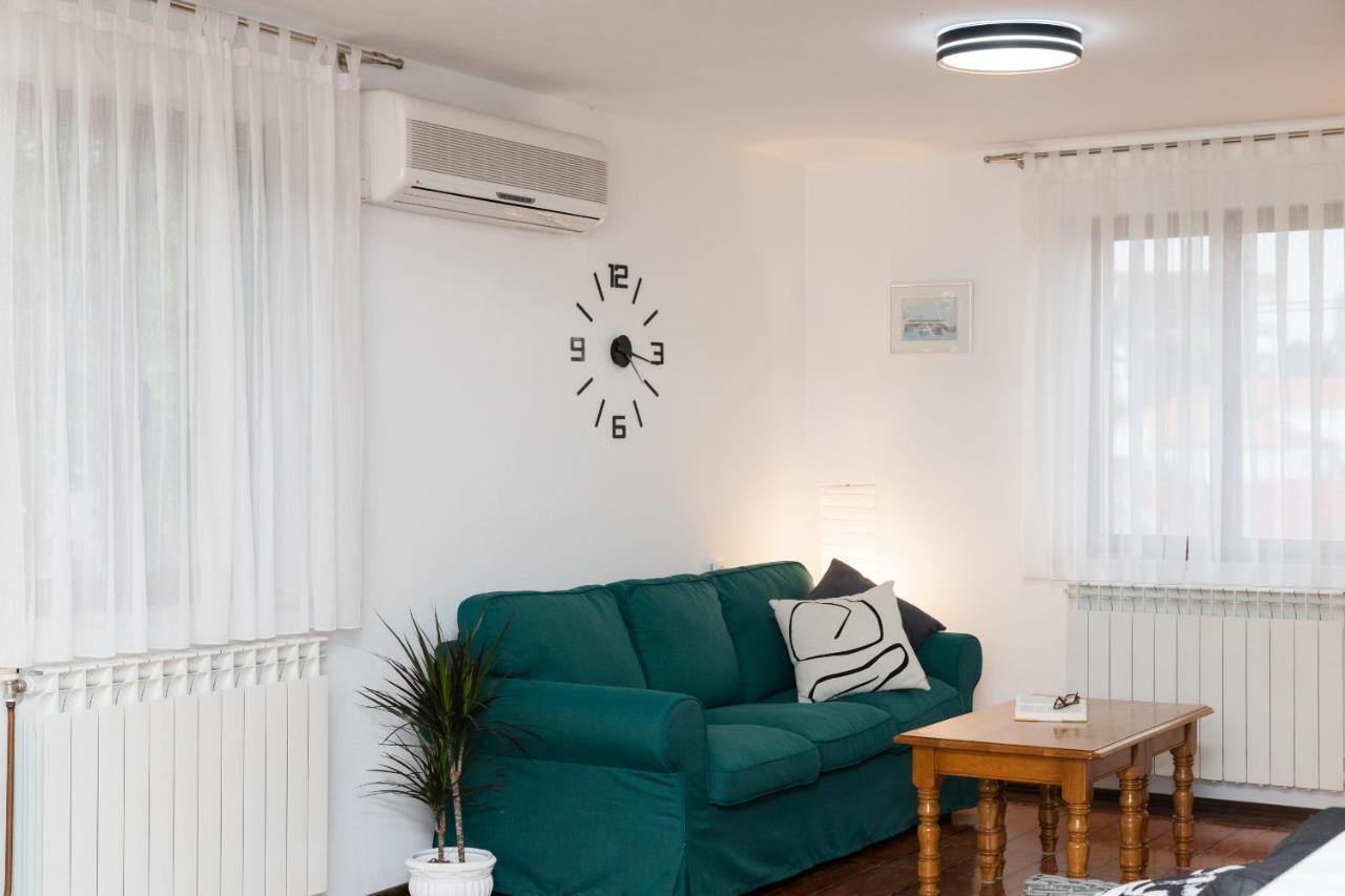 Bepa Apartment Supetar Exterior photo