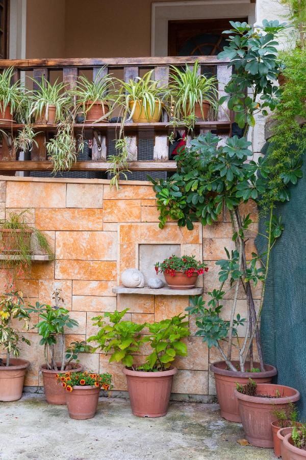 Bepa Apartment Supetar Exterior photo